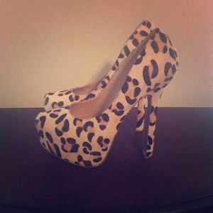 Steve Madden Leopard Pump